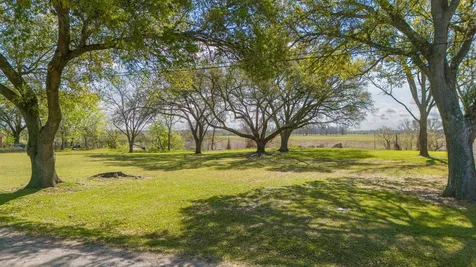 160 Burford Street Columbus TX 78934