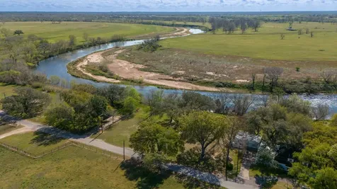 160 Burford Street Columbus TX 78934