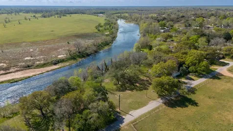 160 Burford Street Columbus TX 78934