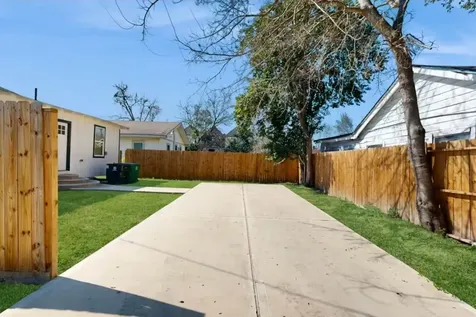 3241 Reeves Street Houston TX 77004
