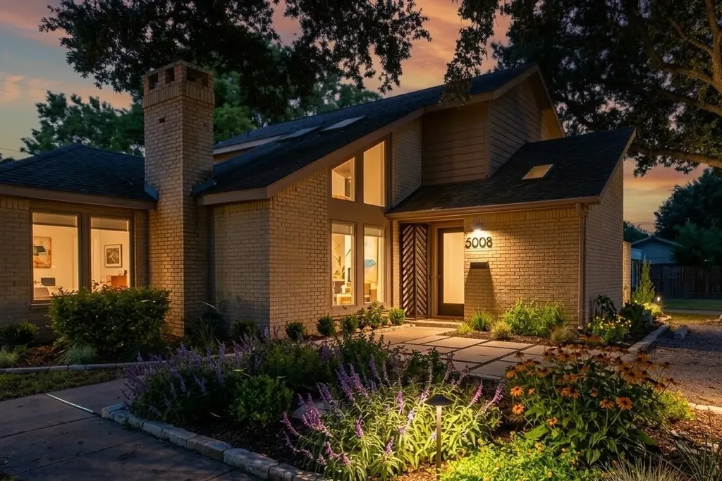 5008 Locust Street Bellaire TX 77401