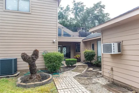 5008 Locust Street Bellaire TX 77401