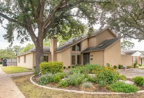 5008 Locust Street Bellaire TX 77401
