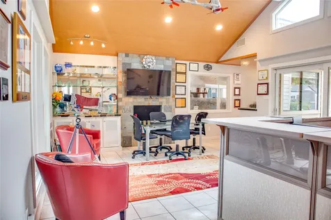 5008 Locust Street Bellaire TX 77401