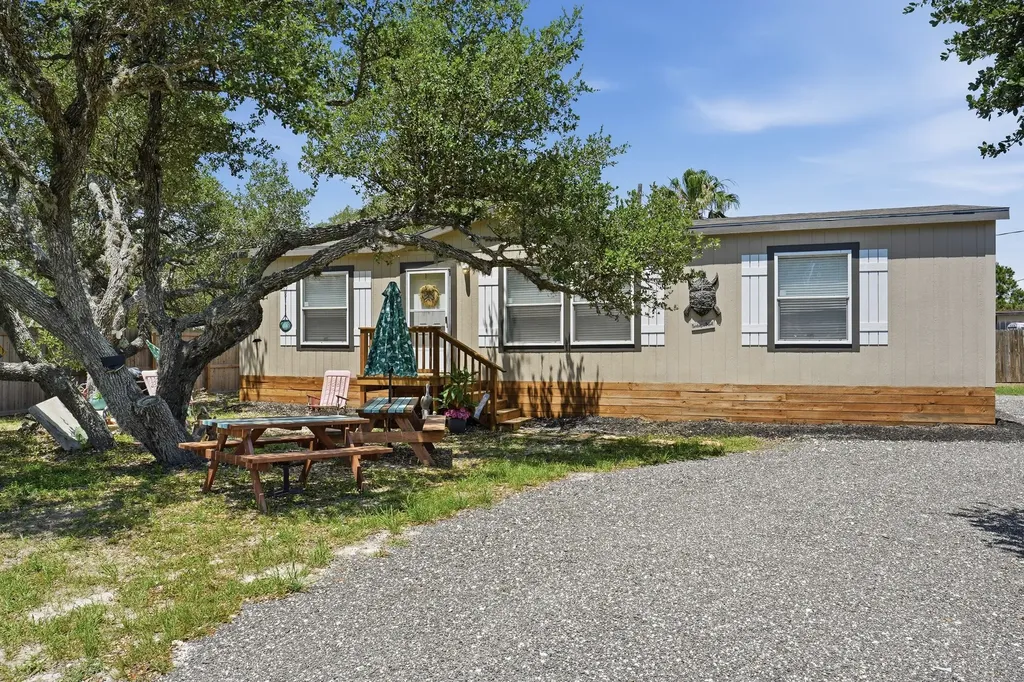 867 Rowe Street Rockport TX 78382