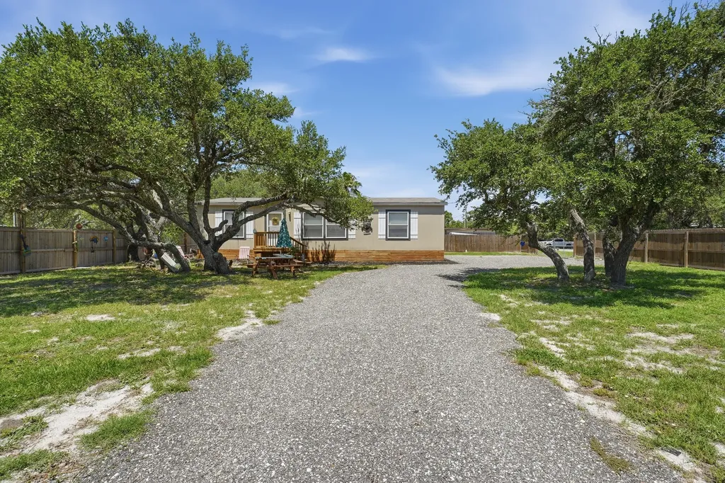 867 Rowe Street Rockport TX 78382