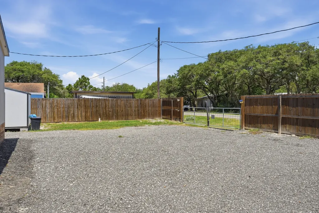 867 Rowe Street Rockport TX 78382