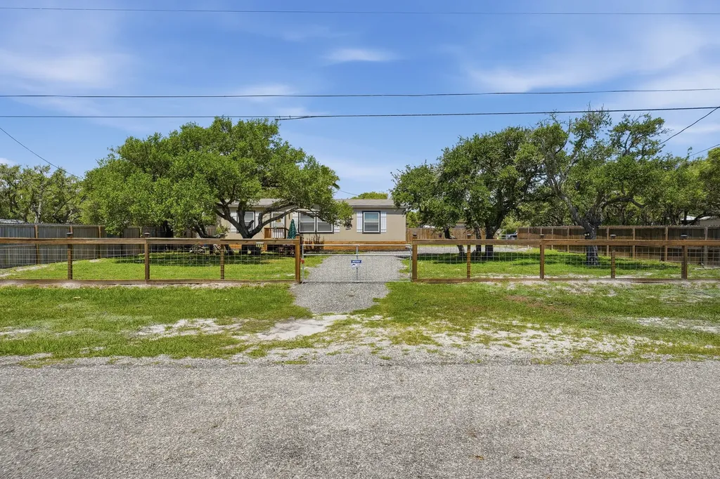 867 Rowe Street Rockport TX 78382