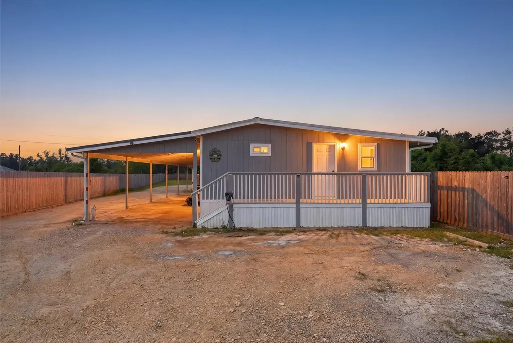 1114 Road 5601 Cleveland TX 77327