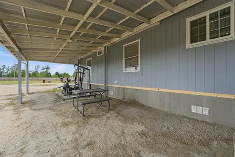 1114 Road 5601 Cleveland TX 77327