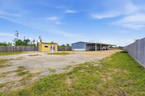 1114 Road 5601 Cleveland TX 77327