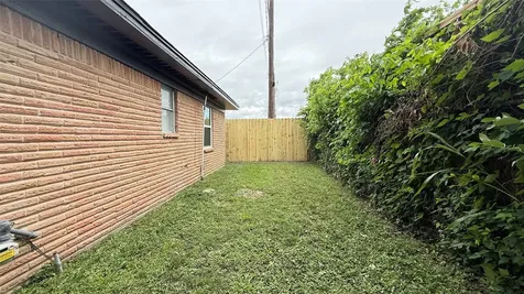 148 W Whitney Street Houston TX 77018