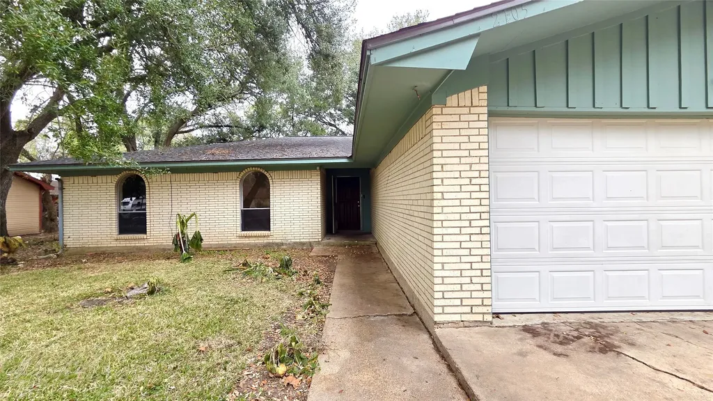 2105 Willow Street Bay City TX 77414