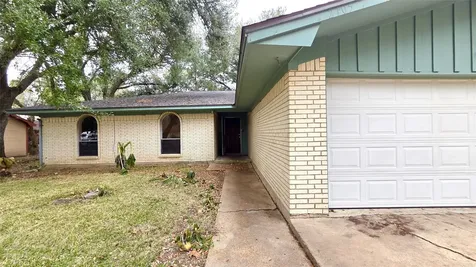 2105 Willow Street Bay City TX 77414