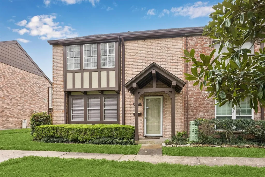 2219 Triway Lane 240 Houston TX 77043