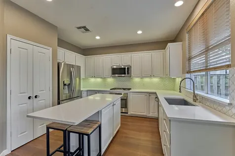 93 N Apple Springs Circle The Woodlands TX 77382