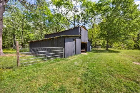 167 County Road 3185 Cleveland TX 77327