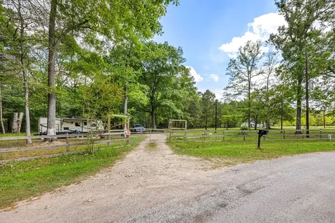 167 County Road 3185 Cleveland TX 77327