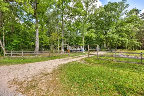 167 County Road 3185 Cleveland TX 77327