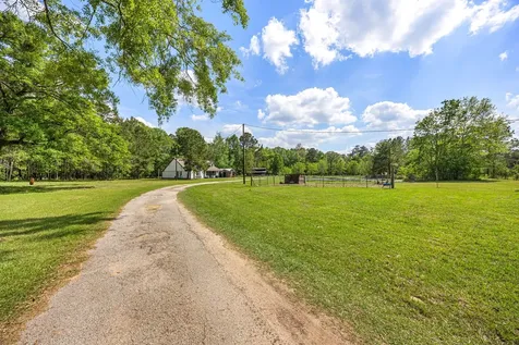 167 County Road 3185 Cleveland TX 77327