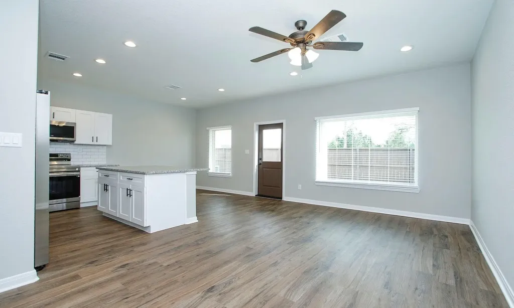 14010 Longstreet Building 3 B Willis TX 77318
