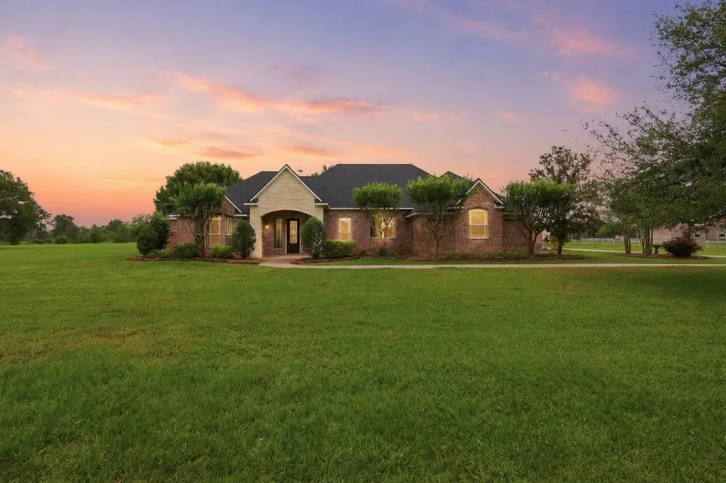 500 Burwell Road Highlands TX 77562
