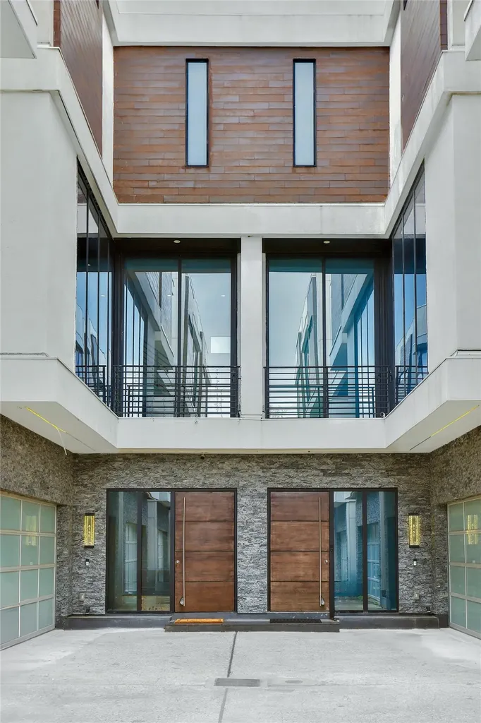 819 W 24th Street D Houston TX 77008