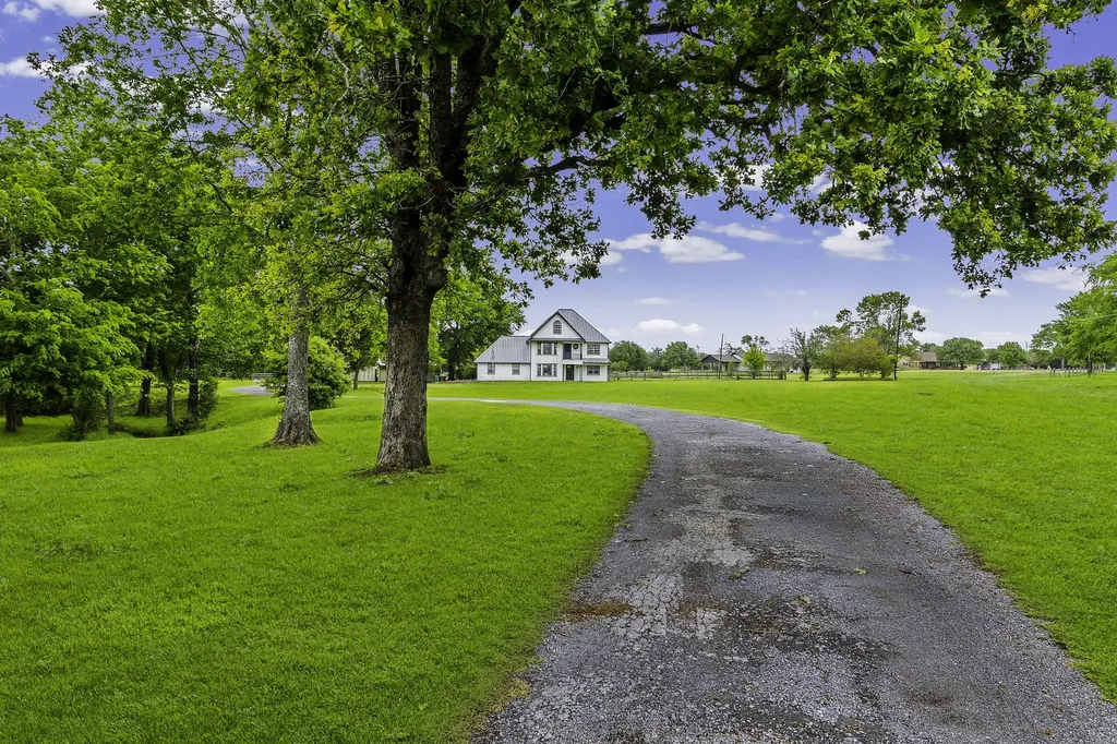 1985 Eastridge Lane Madisonville TX 77864