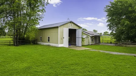 1985 Eastridge Lane Madisonville TX 77864