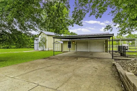 1985 Eastridge Lane Madisonville TX 77864