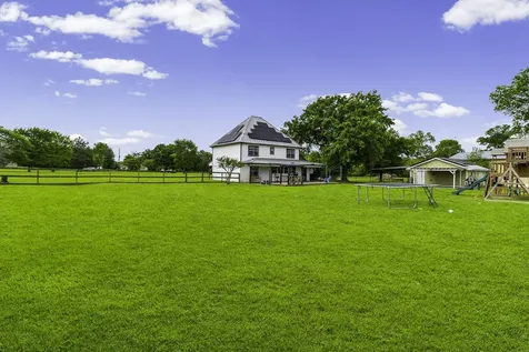 1985 Eastridge Lane Madisonville TX 77864