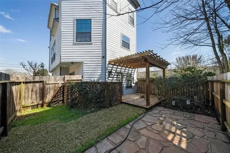 835 Garden Oaks Trace Houston TX 77018