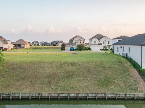 10724 S Lake Mist Lane Willis TX 77318