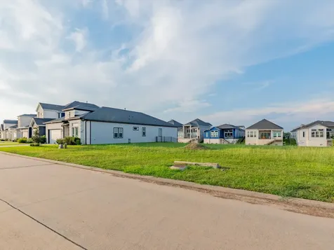 10724 S Lake Mist Lane Willis TX 77318