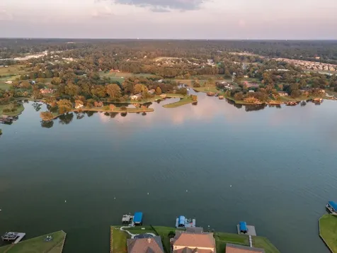10724 S Lake Mist Lane Willis TX 77318