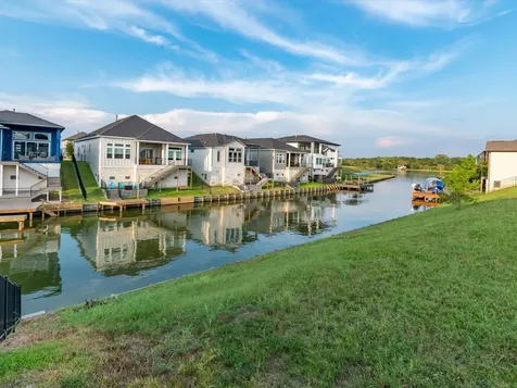 10724 S Lake Mist Lane Willis TX 77318