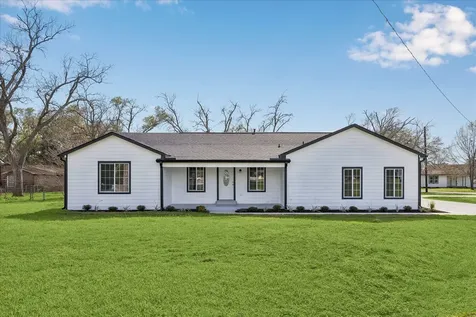 1337 S Circle Street Sealy TX 77474