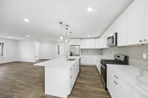 1337 S Circle Street Sealy TX 77474