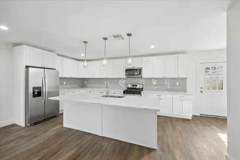 1337 S Circle Street Sealy TX 77474