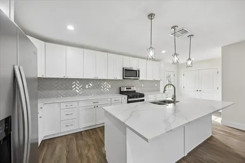 1337 S Circle Street Sealy TX 77474