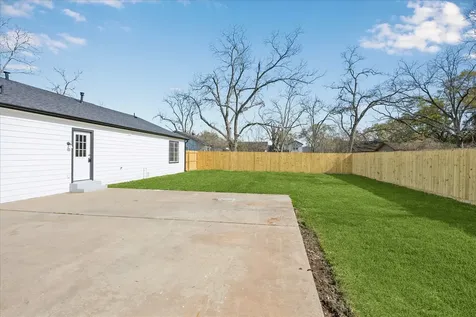 1337 S Circle Street Sealy TX 77474
