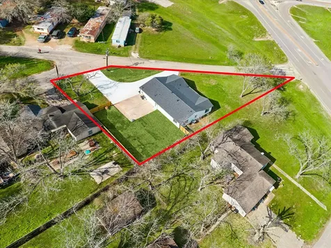 1337 S Circle Street Sealy TX 77474