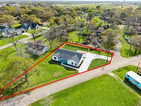 1337 S Circle Street Sealy TX 77474