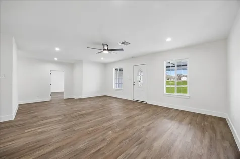 1337 S Circle Street Sealy TX 77474