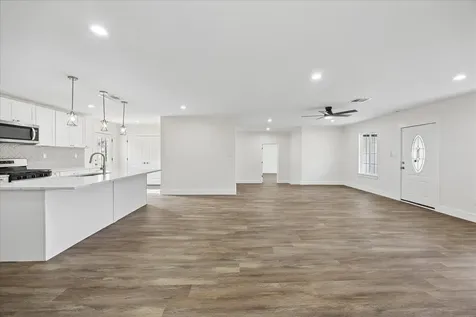 1337 S Circle Street Sealy TX 77474