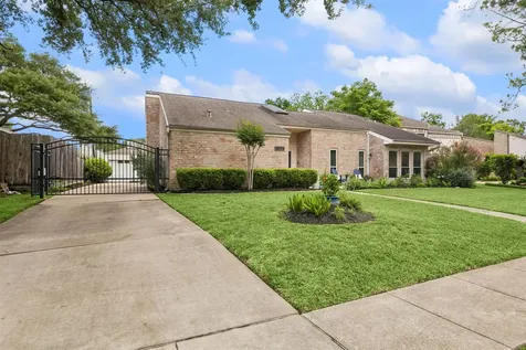 1623 Warwickshire Drive Houston TX 77077