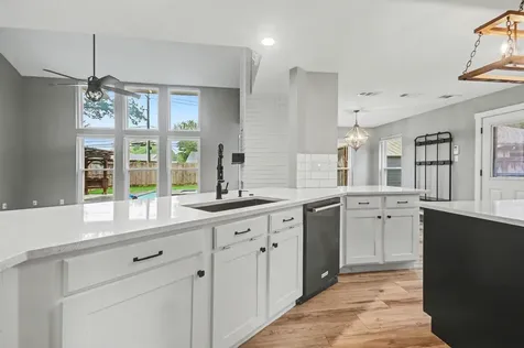 522 Crestwood Drive El Lago TX 77586