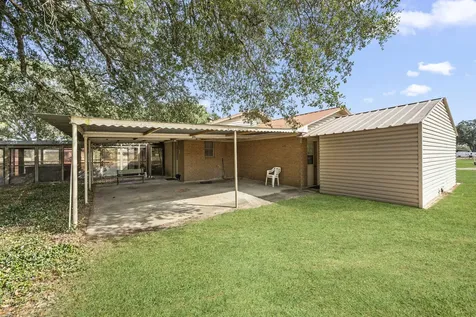 182 Lakeview 2 Road El Campo TX 77437