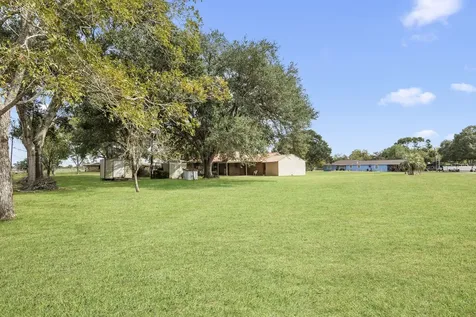 182 Lakeview 2 Road El Campo TX 77437