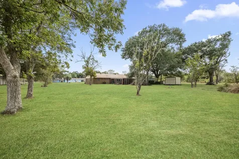 182 Lakeview 2 Road El Campo TX 77437